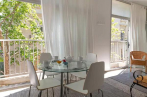 GRAND APPARTEMENT LUMINEUX POUR 2 à 4 PERSONNES A AVIGNON INTRA-MUROS WiFI GRATUIT